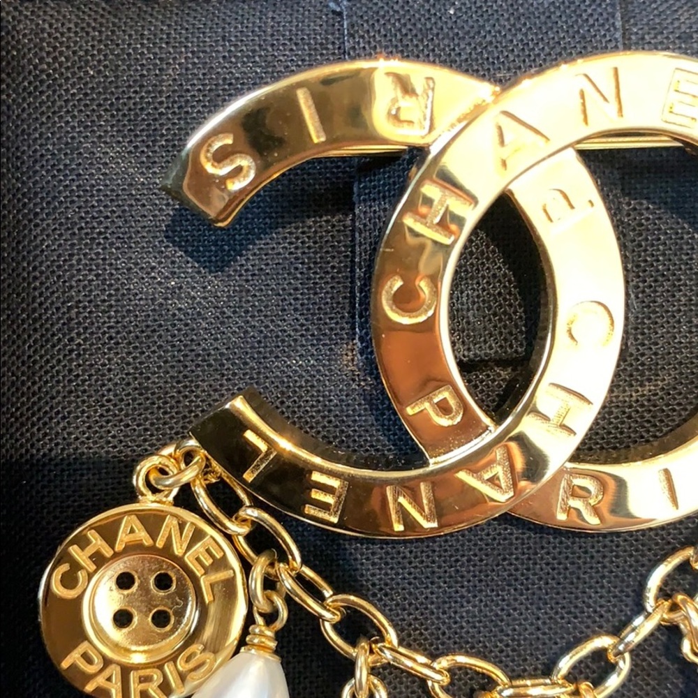Sold out Chanel Broch - Picture 2 of 6